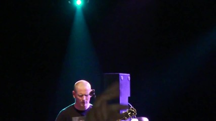 Corey Taylor singing Snuff in memory of Paul Gray