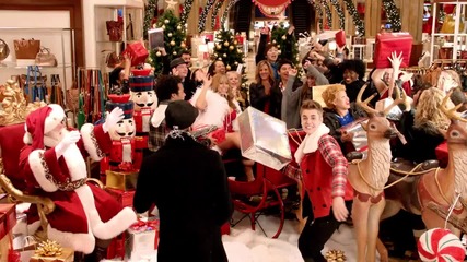 Супер готина коледна песничка .. !! Justin Bieber & Mariah Carey - All I Want For Christmas Is You