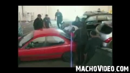 Охраната на Jay - z пребива две момчета пред клуб 40/40 
