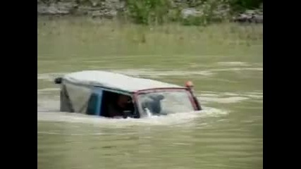 Джип които не го спира вода