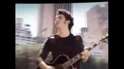 Jonas Brothers - Love Is On Its Way (oficial Music Video){lyrics}