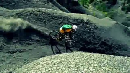 Красивият спорт downhill 