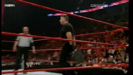 Батиста помага на Винс да победи. | Raw 8/03/10 | 