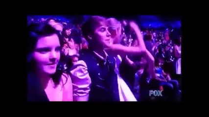 Justin Bieber танцува на песента на Selena Gomez - Love You Like A Love Song на наградите на Tca!