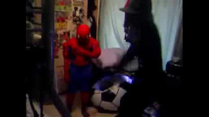 Spiderman и Dart Vader танцуват