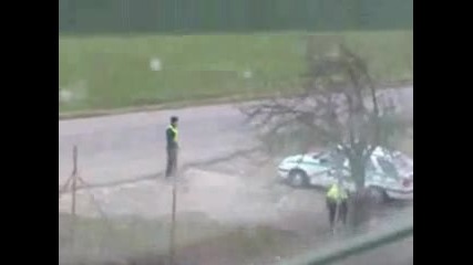 ето какво прави чешката полиция, когато няма работа