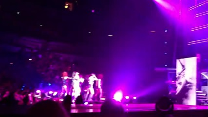 Britney Spears - I'm A Slave 4 U на живо F F T 12.7.11