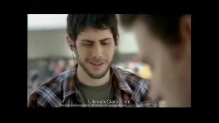 Реклама на телефон Lg Chocolate Commercial заедно с Ciara 