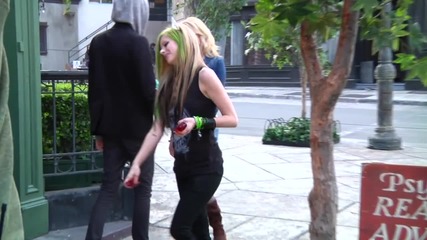 Зад кулисите! Avril Lavigne - Smile