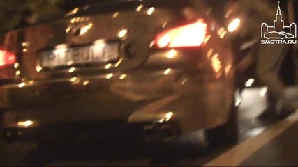 Позлатено Bmw M5 E60 хвърля огън