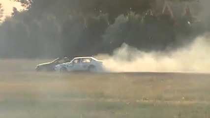 Alfa Romeo 75 vs Nissan Skyline R32
