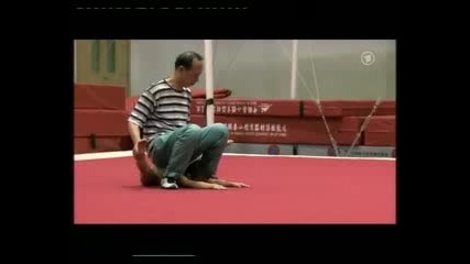Little Chinese gymnasts - Training.