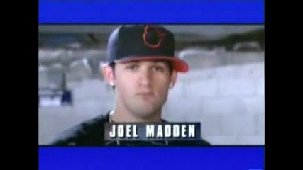 Joel Madden Kiss