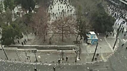 Сблъсъци между протестиращи и полиция в Атина