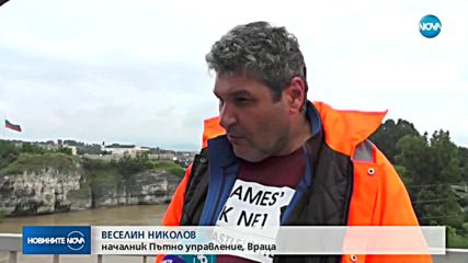 Тир увисна от мост след верижна катастрофа край Мездра