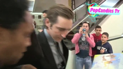 Звездата Лий Пейс дава автографи на премиерата на филма си Пазители на Галактиката (2014)