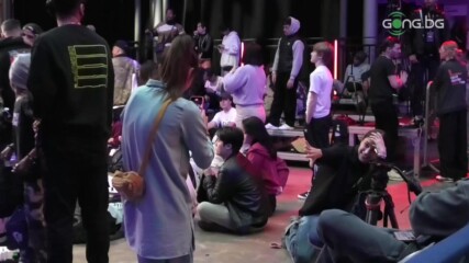 Firebird се забавлява преди началото на Red Bull BC One Last Chance Cypher