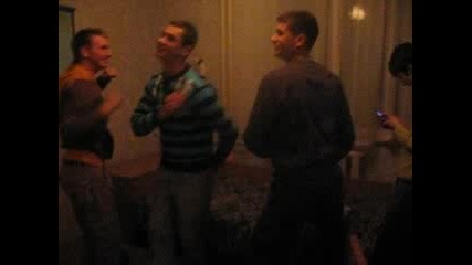 Трима Танцуват На Ретро