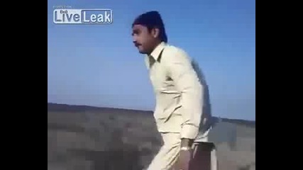 Луд пакистанец кара мотор