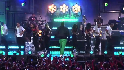 Usher Performs Dj Got Us Falling in Love 