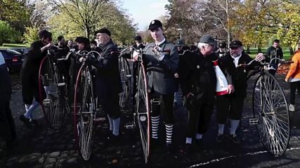 ШОУ НА ДВЕ КОЛЕЛА: Ретро велосипеди на парад в Прага