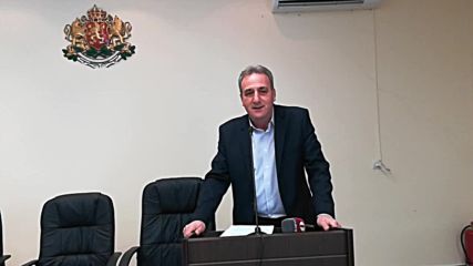 Кметът Васил Едрев поздравява най-добрите спортисти за 2017 г. на Айтос