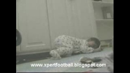 Бебе се смее