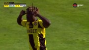 Емануел Уме реализира втория си гол в мача за да направи резултата 3:4