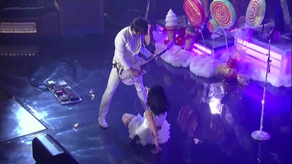 Katy Perry - I Kissed A Girl (live on Letterman) 