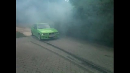 E36 323 Turbo Burnout