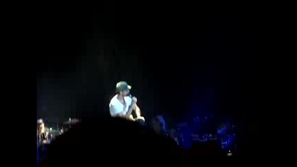 Enrique Iglesias Live @ 02 Arena London May 15 2009 Thank Yous and Picking up Hero Girl