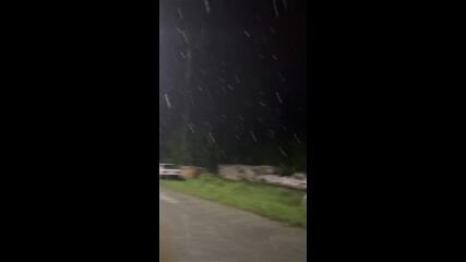 Сняг през май в град Батак