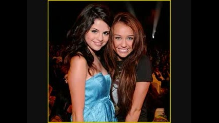 Selena, Miley, Demi Friendly At Teen Choice Awards 2008