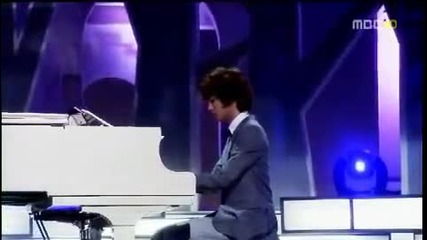 Taemin - River Flows In You (on piano)