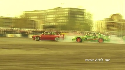 Bmw E30 vs Lexus - Drifting