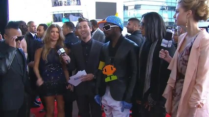 Black Eyed Peas - 2010 Red Carpet Interview (american Music Awards) 