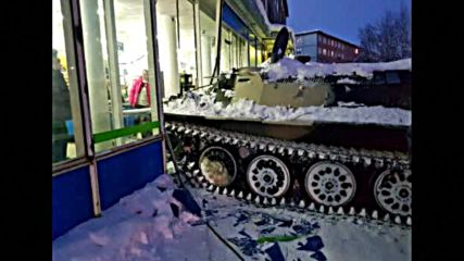 Руснак открадна БТР, мина през няколко коли