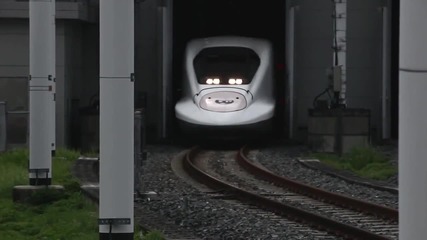 Първият високоскоростен влак облепен изцяло с героите от Cartoon Network