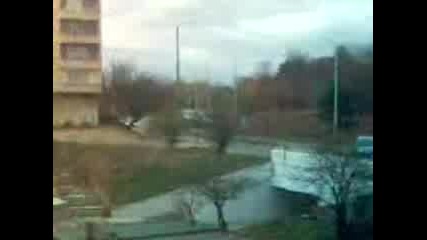 2 Рена Премиуми И Едно Ивеко