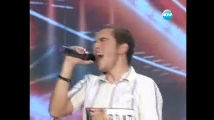 Момче изумява публиката с чудесното си изпълнение ! X - Factor 13.09.11