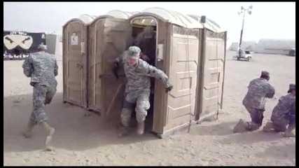 13 войника в една тоалетна. (военна мисия) :)