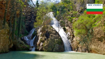 Хотнишки водопад-красив, раздвоен и леснодостъпен