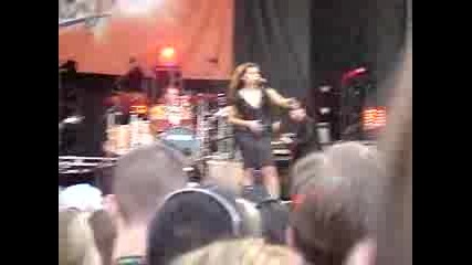 Nelly Furtado - Try Live @ Bluesfest 2006