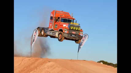Semi Truck Jump, Prime mover Video 2 Australia extreme live Loveday 4x4 Park rum jungle trucking