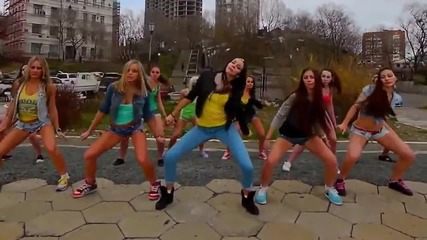 Секси Момичета Танцуват...