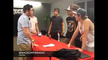 One Direction - Дават интервю зад сцената за Mack On The Radio