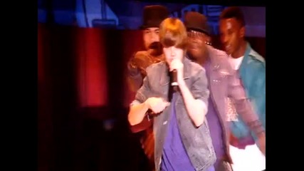 Justin Bieber One Time London Wembley Fall Broken Foot 