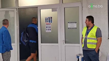 Наско Сираков влезе в съблекалнята на Левски непосредствено след края на мача със Спортист