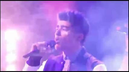One Direction изпълняват на живо в The Chatty Man сингъла What Makes You Beautiful