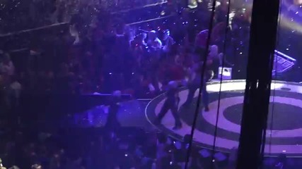 Part 16 Britney Spears - Womanizer наживо в Dallas Texas 18.09.09 